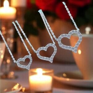 925 Silver 1k Moissanite Heart Necklace (middle)